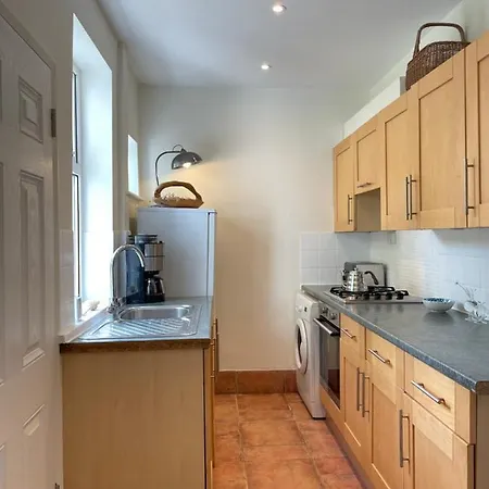 Seraph House, 펜션